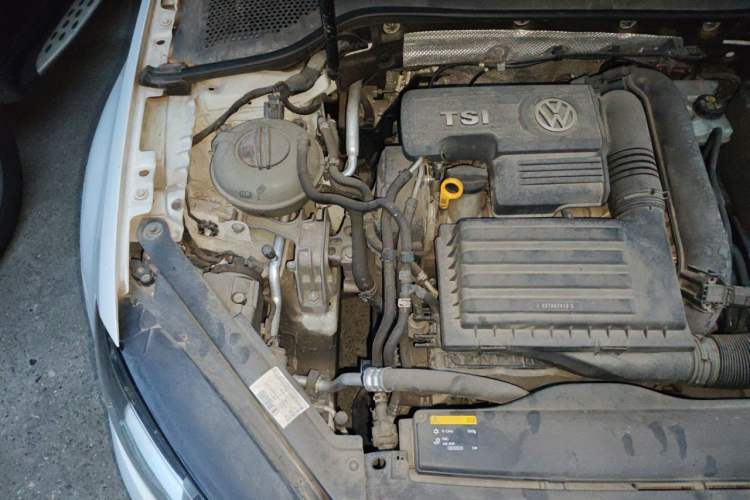 Used Volkswagen Golf 2015 1.4TSI Automatic Luxury Model Engine Bay Right