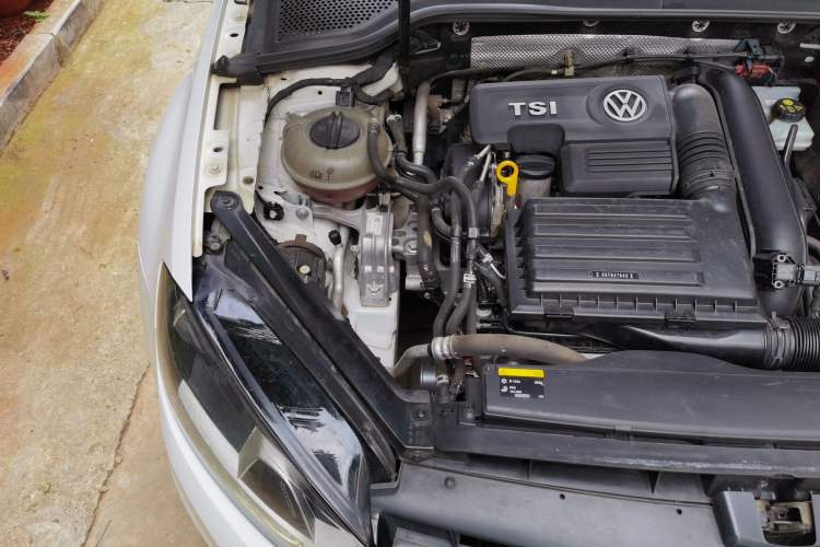 Used Volkswagen Golf 2015 1.4TSI Automatic Comfort Model Engine Bay Right