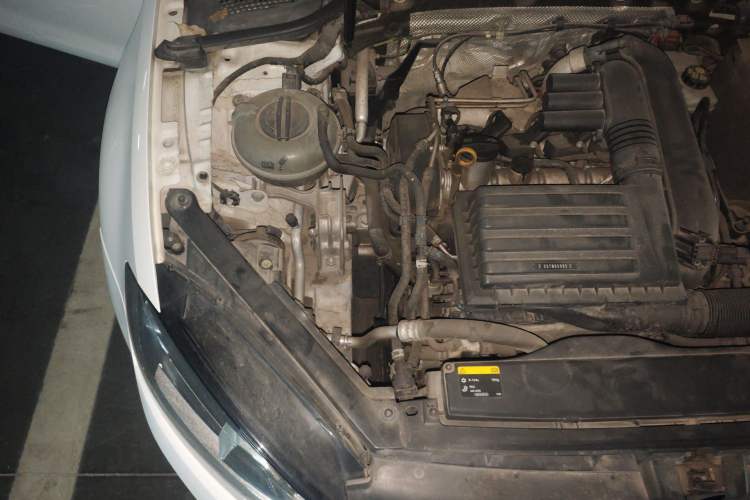 Used Volkswagen Golf 2015 1.4TSI Automatic Luxury Model Engine Bay Right