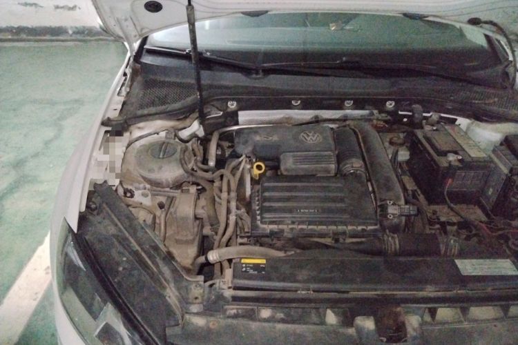 Used Volkswagen Golf 2015 1.4TSI Automatic Luxury Model Engine Bay Right