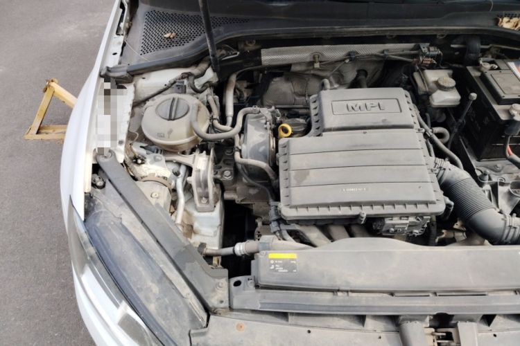 Used Volkswagen Golf 2015 1.6L Automatic Comfort Model Engine Bay Right