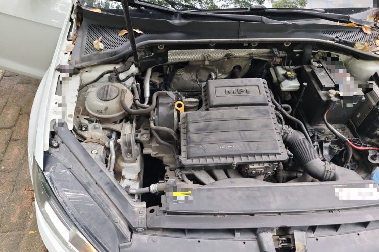 Used Volkswagen Golf 2015 1.6L Automatic Comfort Model Engine Bay Right