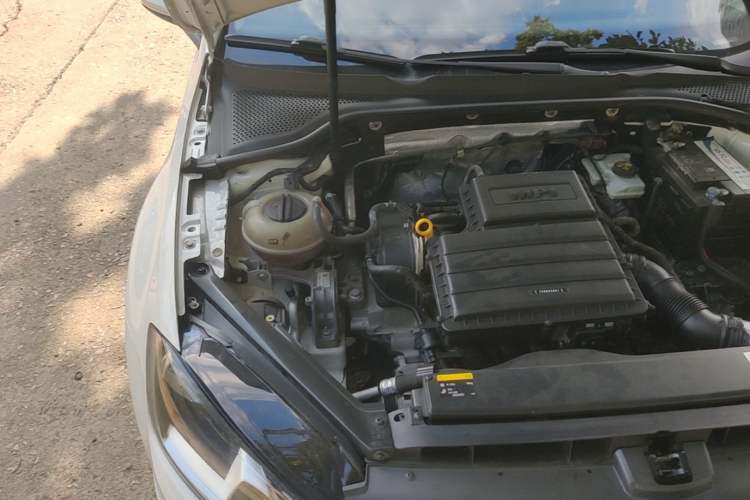 Used Volkswagen Golf 2015 1.6L Automatic Comfort Model Engine Bay Right