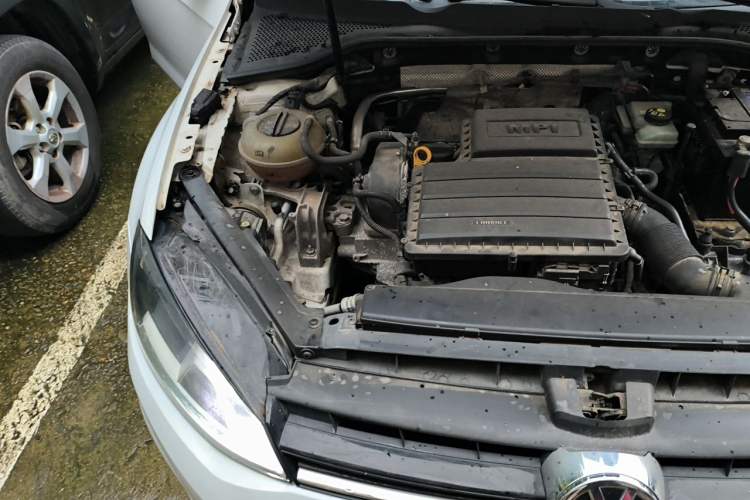 Used Volkswagen Golf 2015 1.6L Automatic Comfort Model Engine Bay Right