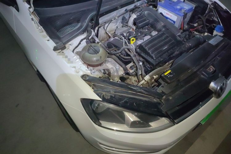 Used Volkswagen Golf 2015 1.4TSI Automatic Comfort Model Engine Bay Right