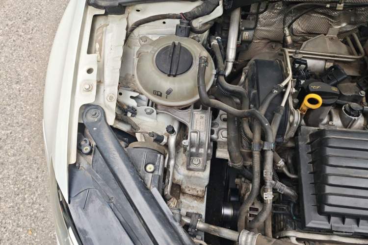 Used Volkswagen Golf 2015 1.4TSI Automatic Comfort Model Engine Bay Right