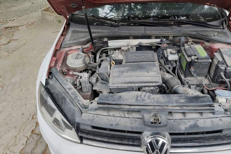 Used Volkswagen Golf 2015 1.6L Automatic Comfort Model Engine Bay Right