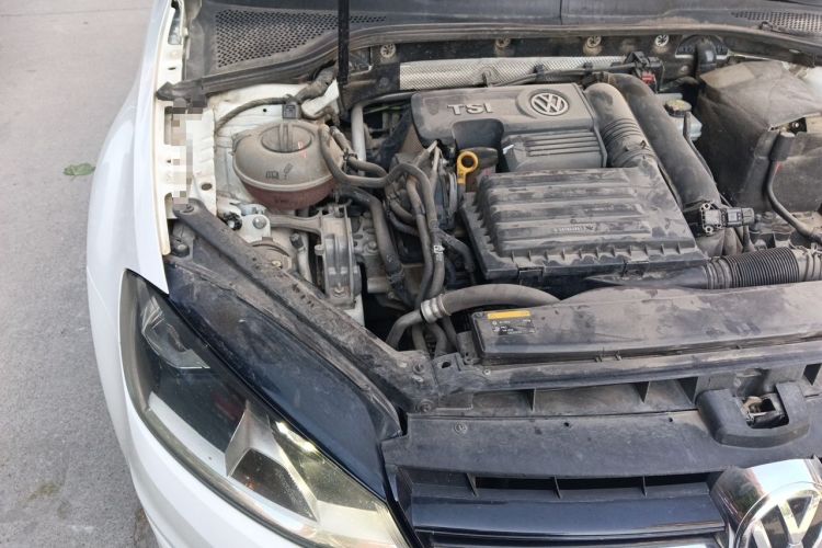 Used Volkswagen Golf 2015 1.4TSI Automatic Luxury Model Engine Bay Right