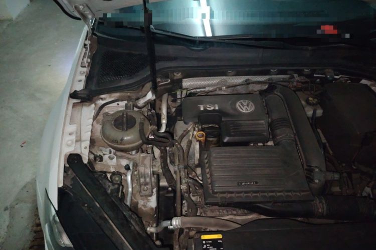 Used Volkswagen Golf 2015 1.4TSI Automatic Flagship Model Engine Bay Right