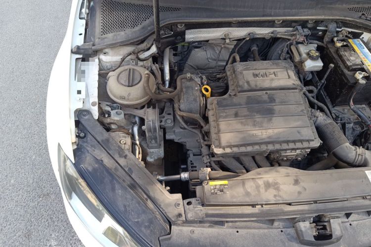Used Volkswagen Golf 2015 1.6L Automatic Comfort Model Engine Bay Right