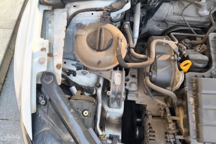 Used Volkswagen Golf 2015 1.6L Automatic Comfort Model Engine Bay Right