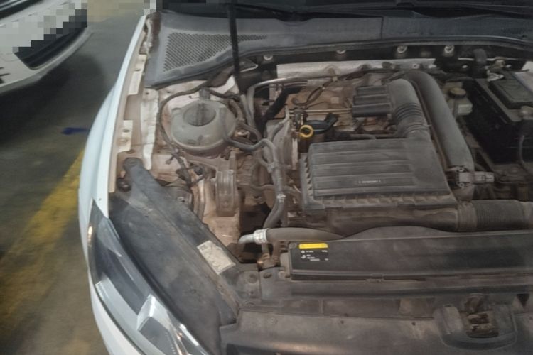 Used Volkswagen Golf 2015 1.4TSI Automatic Comfort Model Engine Bay Right
