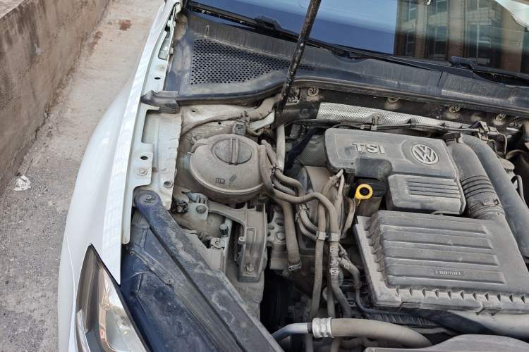Used Volkswagen Golf 2015 1.4TSI Manual R-Line Engine Bay Right
