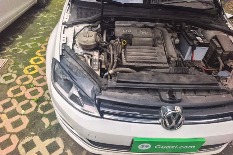 Used Volkswagen Golf 2015 1.4TSI Automatic Comfort Model Engine Bay Right