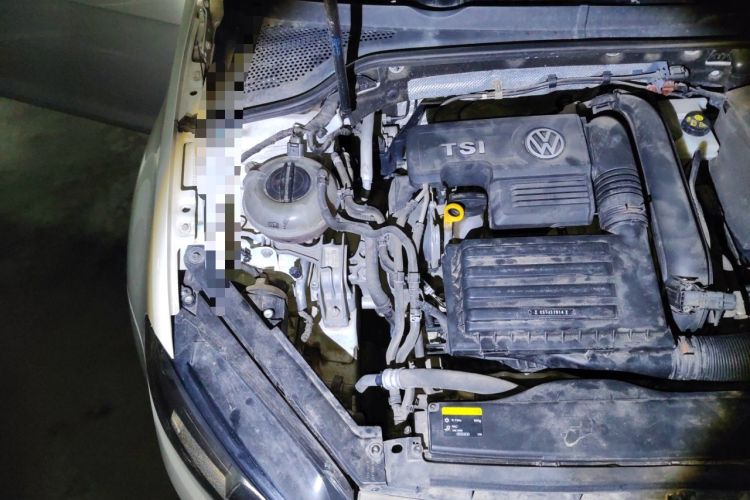 Used Volkswagen Golf 2015 1.4TSI Automatic Luxury Model Engine Bay Right