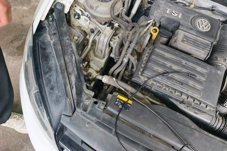 Used Volkswagen Golf 2015 1.4TSI Automatic Luxury Model Engine Bay Right