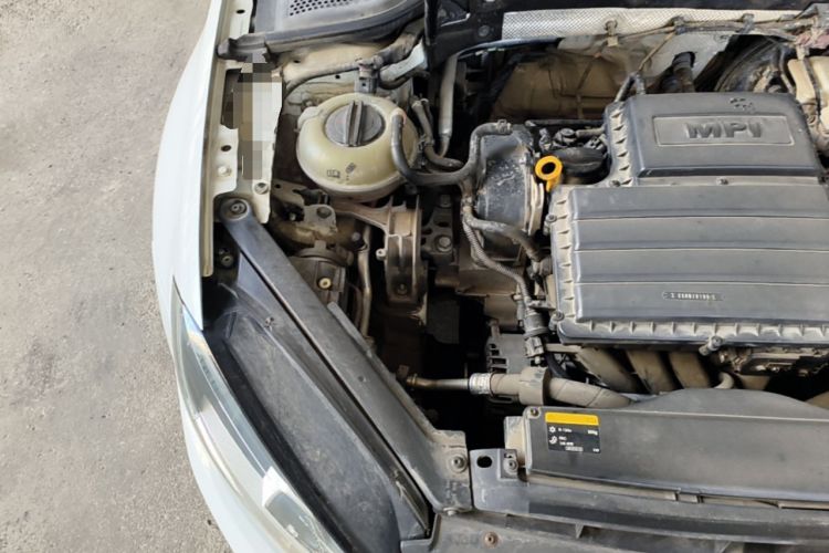 Used Volkswagen Golf 2015 1.6L Automatic Comfort Model Engine Bay Right