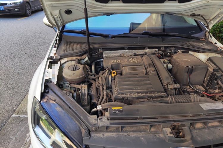Used Volkswagen Golf 2015 1.4TSI Automatic Luxury Model Engine Bay Right