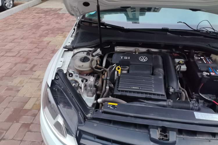 Used Volkswagen Golf 2015 1.4TSI Automatic Comfort Model Engine Bay Right