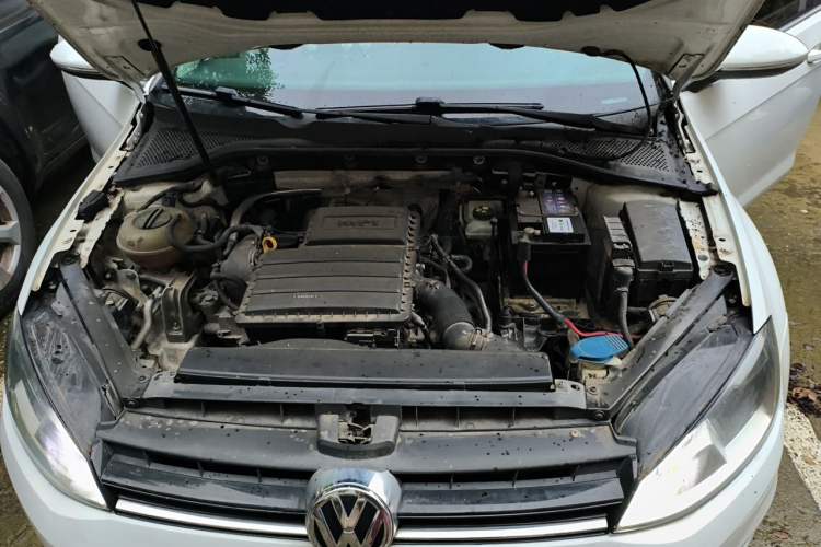 Used Volkswagen Golf 2015 1.6L Automatic Comfort Model Engine Bay