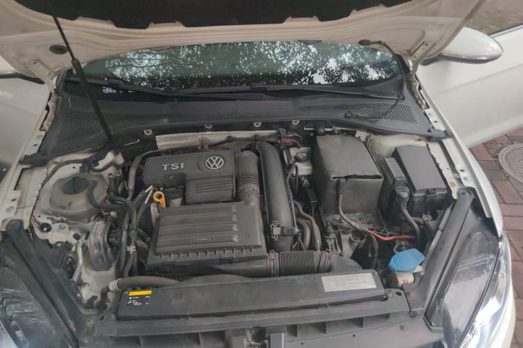 Used Volkswagen Golf 2015 1.4TSI Automatic Luxury Model Engine Bay