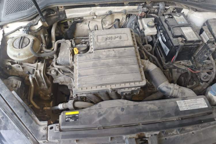 Used Volkswagen Golf 2015 1.6L Automatic Fashion Model Engine Bay