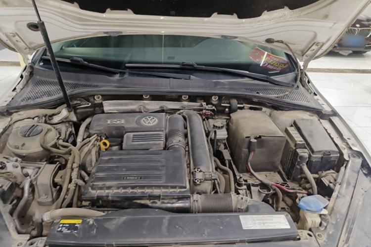 Used Volkswagen Golf 2015 1.4TSI Automatic Luxury Model Engine Bay