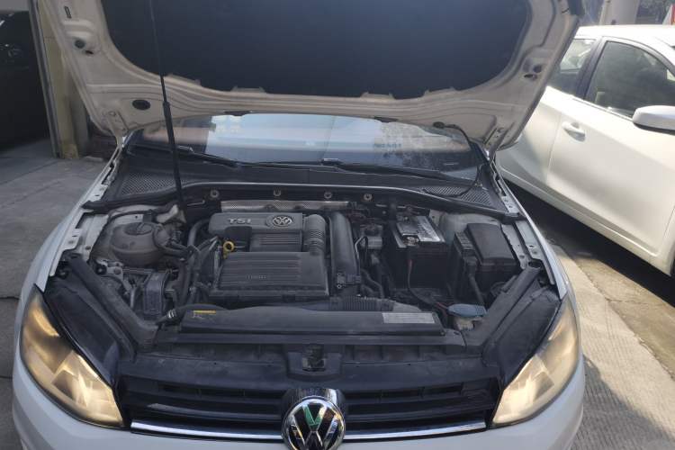 Used Volkswagen Golf 2015 1.4TSI Automatic Comfort Model Engine Bay