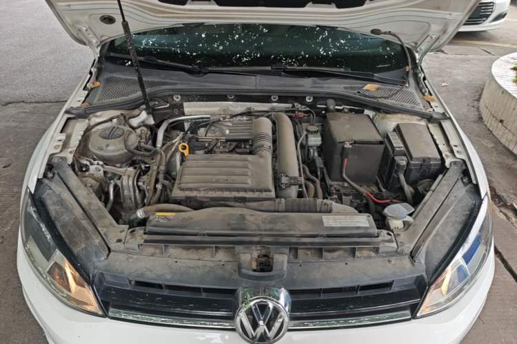 Used Volkswagen Golf 2015 1.4TSI Automatic Luxury Model Engine Bay