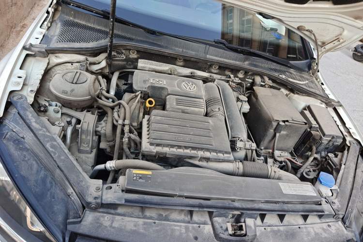 Used Volkswagen Golf 2015 1.4TSI Manual R-Line Engine Bay