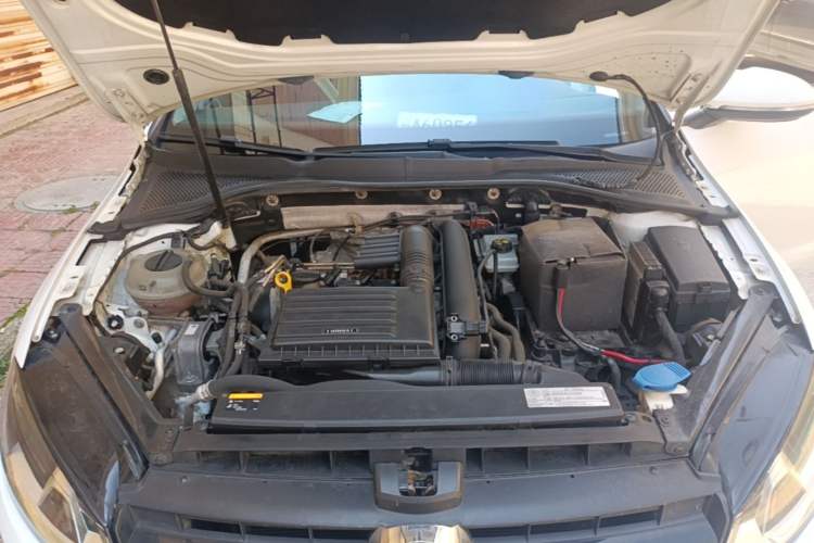 Used Volkswagen Golf 2015 1.4TSI Automatic Comfort Model Engine Bay