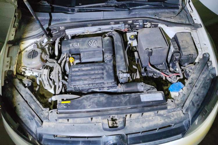 Used Volkswagen Golf 2015 1.4TSI Automatic Luxury Model Engine Bay