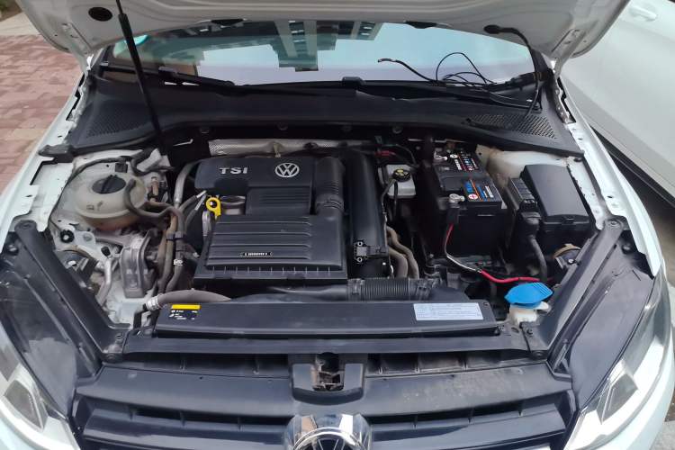 Used Volkswagen Golf 2015 1.4TSI Automatic Comfort Model Engine Bay