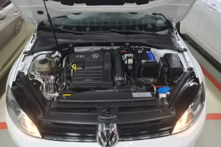 Used Volkswagen Golf 2015 1.4TSI Automatic Comfort Model Engine Bay