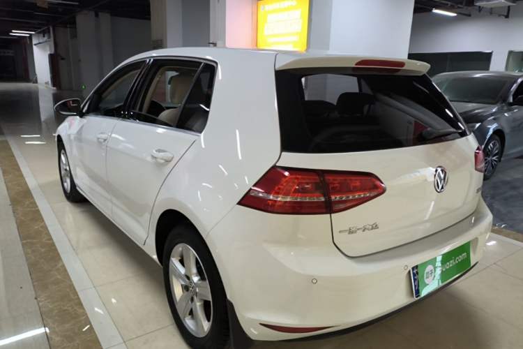 Used Volkswagen Golf 2015 1.6L Automatic Comfort Model Exterior 2