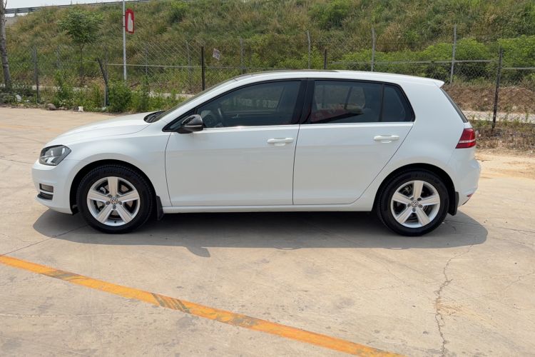 Used Volkswagen Golf 2015 1.6L Automatic Comfort Model Exterior 2
