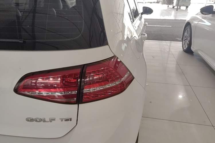 Used Volkswagen Golf 2015 1.4TSI Automatic Luxury Model Exterior 3