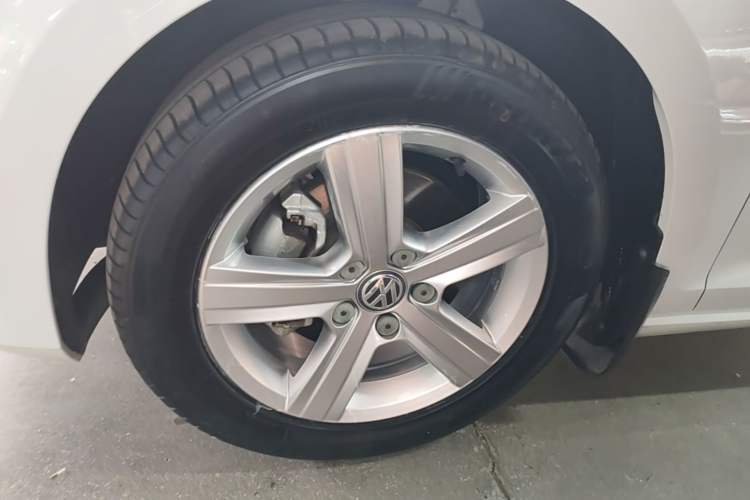 Used Volkswagen Golf 2015 1.6L Automatic Comfort Model Exterior 4
