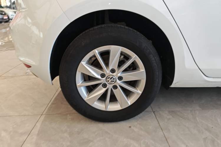 Used Volkswagen Golf 2015 1.6L Automatic Fashion Model Exterior 5