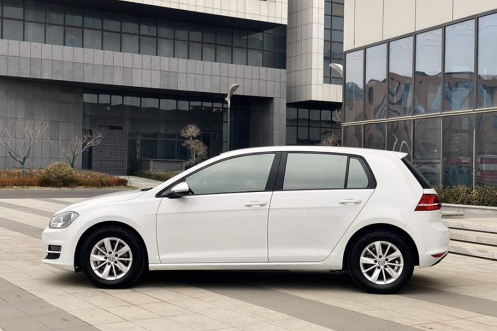 Used Volkswagen Golf 2015 1.6L Manual Fashion Edition Exterior 7