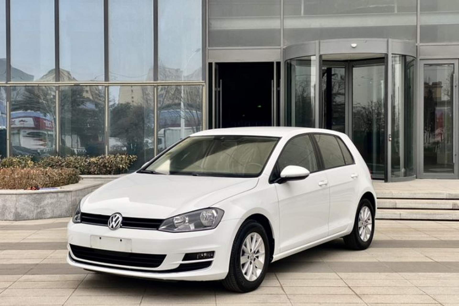 Used Volkswagen Golf 2015 1.6L Manual Fashion Edition Front Left 45 Deg
