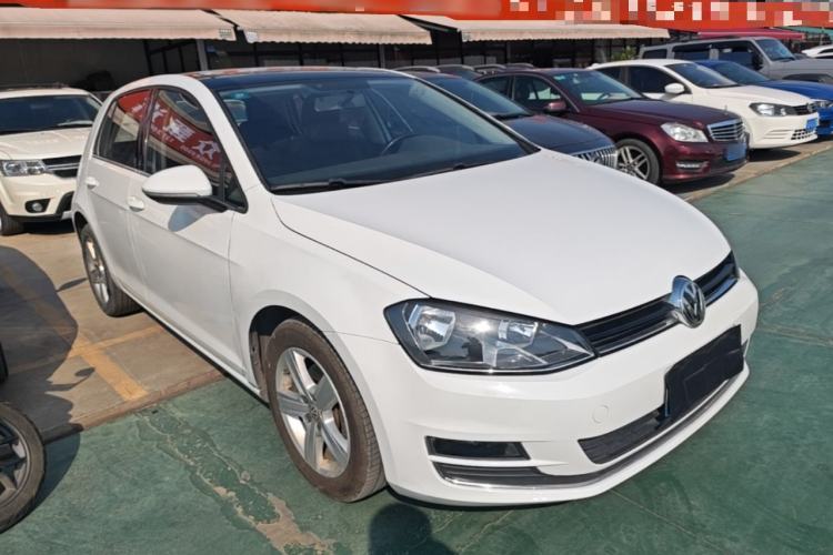 Used Volkswagen Golf 2015 1.4TSI Automatic Comfort Model Front Right 45 Deg