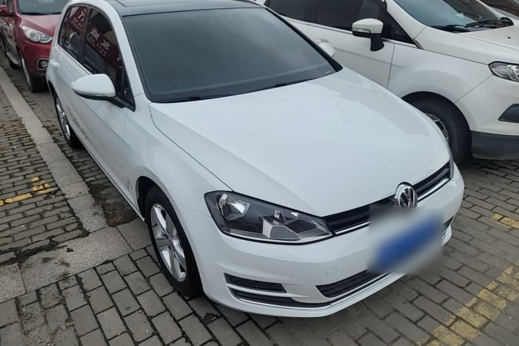Used Volkswagen Golf 2015 1.6L Automatic Comfort Model Front Right 45 Deg