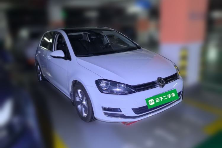 Used Volkswagen Golf 2015 1.4TSI Automatic Luxury Model Front Right 45 Deg