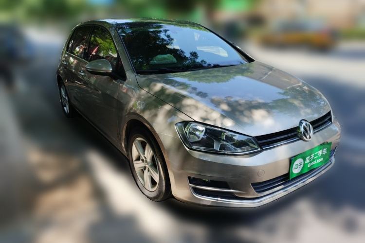 Used Volkswagen Golf 2015 1.4TSI Automatic Luxury Model Front Right 45 Deg