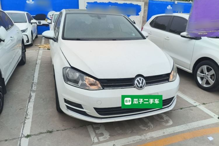 Used Volkswagen Golf 2015 1.4TSI Automatic Luxury Model Front Right 45 Deg