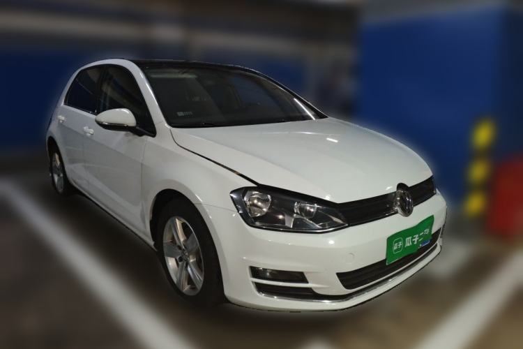 Used Volkswagen Golf 2015 1.4TSI Automatic Luxury Model Front Right 45 Deg