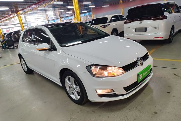 Used Volkswagen Golf 2015 1.4TSI Automatic Luxury Model Front Right 45 Deg