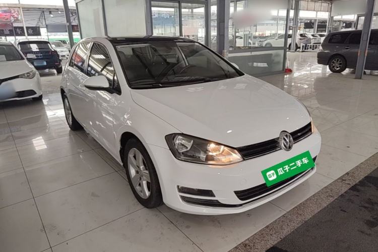 Used Volkswagen Golf 2015 1.4TSI Automatic Luxury Model Front Right 45 Deg