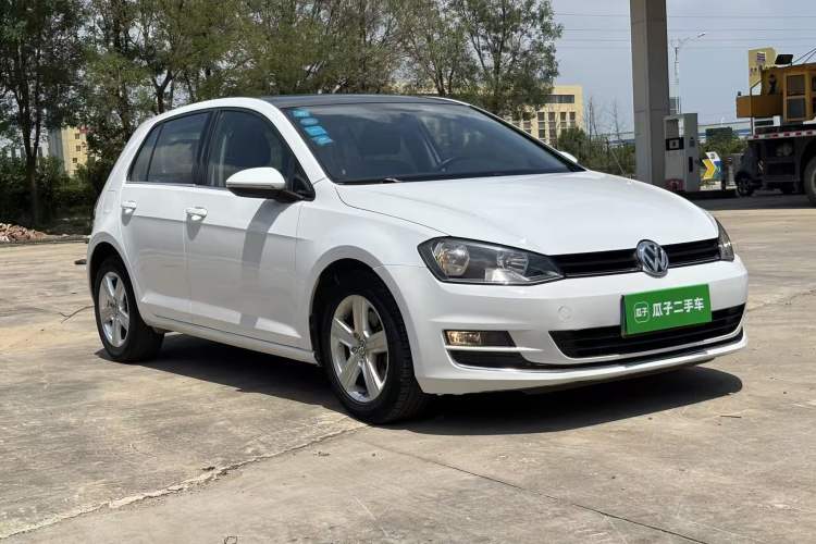 Used Volkswagen Golf 2015 1.6L Automatic Comfort Model Front Right 45 Deg